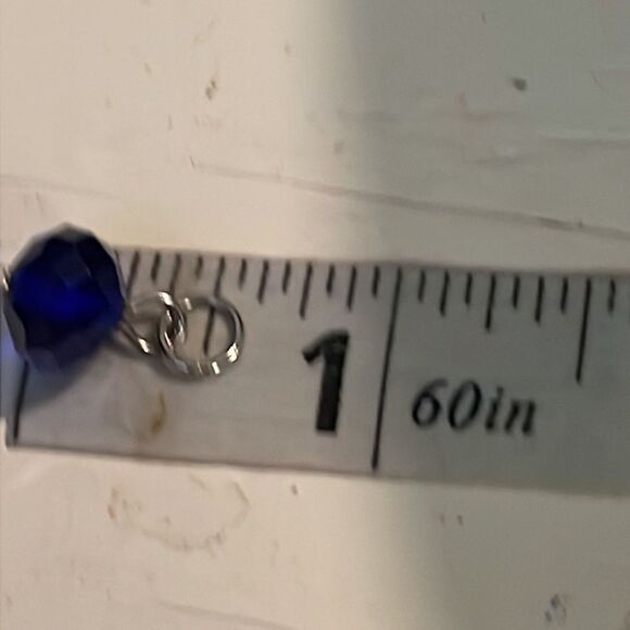 0.5” silver tone jump hoop w/blue sapphire colored bead charm/pendant - Picture 8 of 9